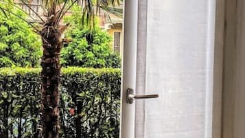 Comfort Studio Suite 2 | Area soggiorno | TV LCD 40 pollici con canali via cavo