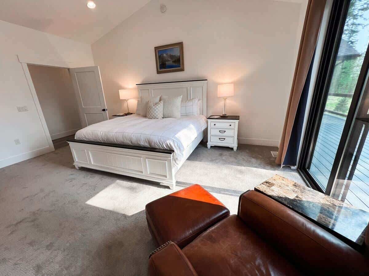 5 bedrooms, iron/ironing board, free WiFi, bed sheets