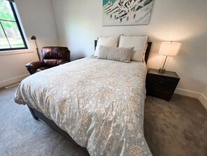 5 bedrooms, iron/ironing board, free WiFi, bed sheets