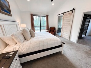 5 Schlafzimmer, Schreibtisch, Bügeleisen/Bügelbrett, kostenloses WLAN