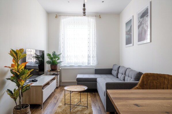 Appartement, 1 chambre | Salle de séjour