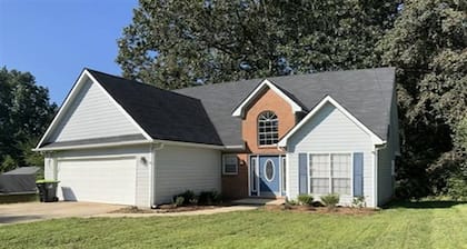 Stockbridge Modern Home w/ Master on Main