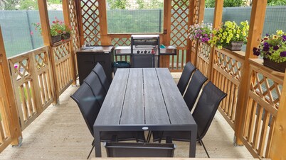 Charming 2-bedroom house in lovely Dărmănești with WiFi