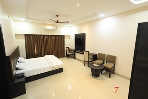 3 bedrooms, bed sheets - Devlok Homestay (Ujjain)