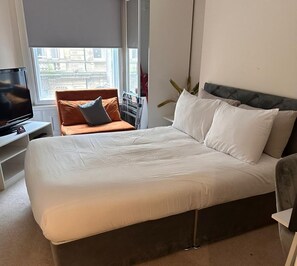 2 slaapkamers, een strijkplank/strijkijzer, gratis wifi, beddengoed