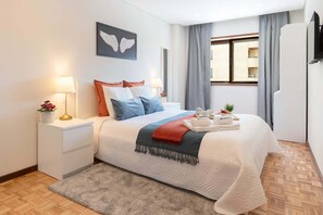 3 chambres, fer et planche à repasser, lit parapluie, Wi-Fi