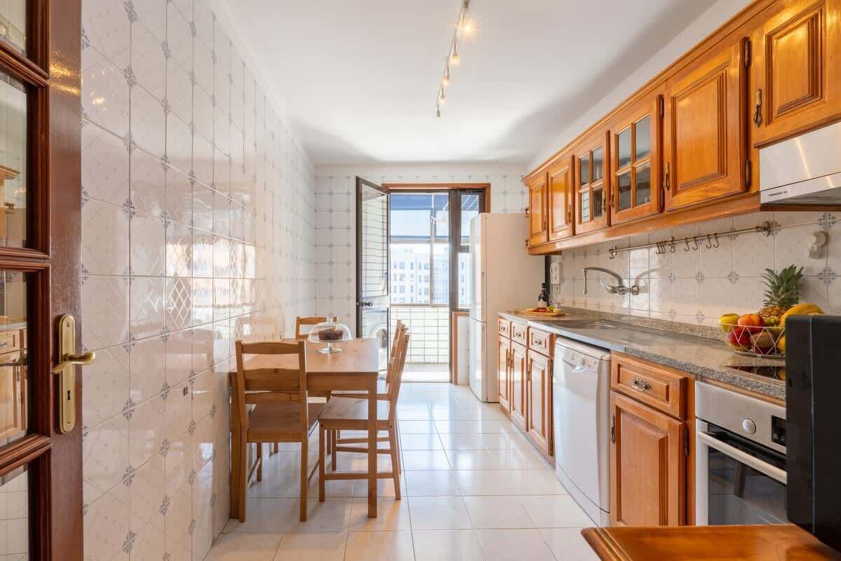 Køleskab, mikrobølgeovn, ovn, kogeplade