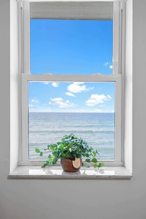 Interior - Oceanfront condo w/ pool & beach access (Satellite Beach)