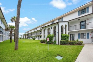 Exterior - Remodeled Oceanfront 2 Bedroom condo Dog Friendly (Satellite Beach)
