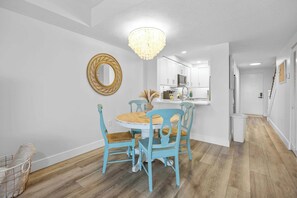 Dining - Remodeled Oceanfront 2 Bedroom condo Dog Friendly (Satellite Beach)