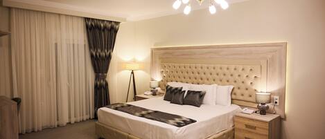 2 makuuhuonetta, työpöytä, ilmainen Wi-Fi, vuodevaatteet