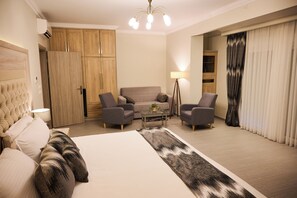 2 habitaciones, escritorio, wifi gratis y ropa de cama
