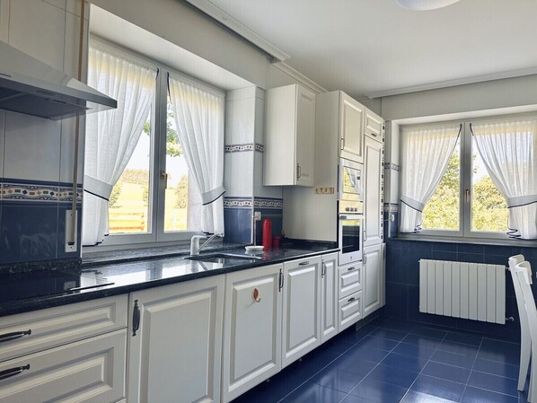 Fridge, microwave, oven, coffee/tea maker