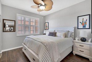 3 slaapkamers, een strijkplank/strijkijzer, gratis wifi, beddengoed