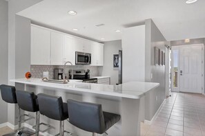 Fridge, microwave, oven, stovetop - Boca Vista Harbor - 502A: Spacious 3BR condo in Placida, FL, perfect for 8 guests. (Placida)