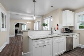 Fridge, microwave, oven, stovetop - Run Forest Run! 2.5 miles to UA! (Tuscaloosa)