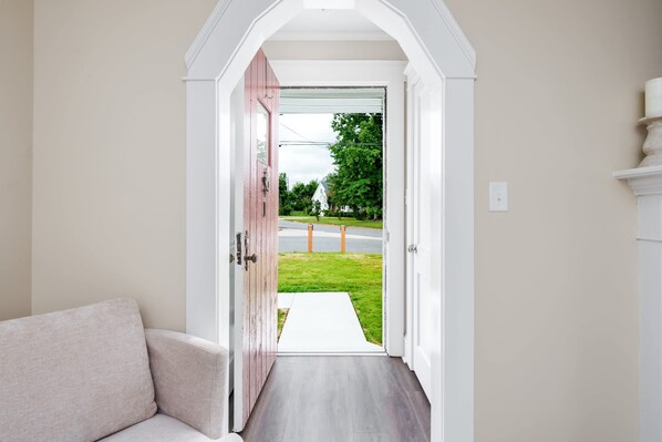 Interior - Run Forest Run! 2.5 miles to UA! (Tuscaloosa)