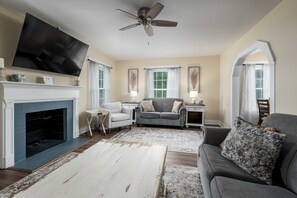 TV, offices - Run Forest Run! 2.5 miles to UA! (Tuscaloosa)