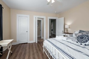 5 bedrooms, desk, iron/ironing board, WiFi