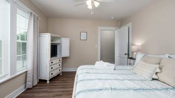 5 bedrooms, desk, iron/ironing board, WiFi