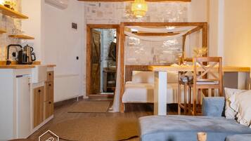 Desk, laptop workspace, free WiFi