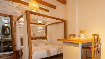 Desk, laptop workspace, free WiFi