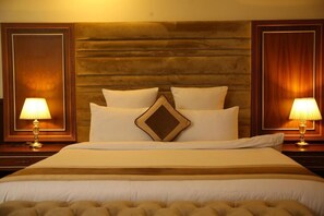 Deluxe Double Room | Kalis bunyi, seterika/papan seterika, Wi-fi percuma, cadar katil