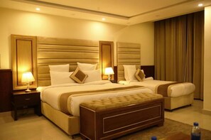 Deluxe Double Room | Kalis bunyi, seterika/papan seterika, Wi-fi percuma, cadar katil