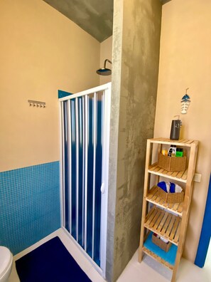 Shower, hair dryer, bidet, towels - Villa Aroi, your vacation home just a stone's throw from the sea! (Sicilia)