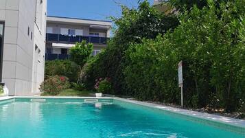 حمّام سباحة خارجي