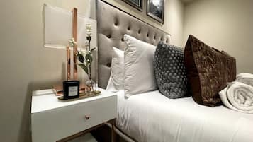 2 bedrooms, desk, iron/ironing board, WiFi