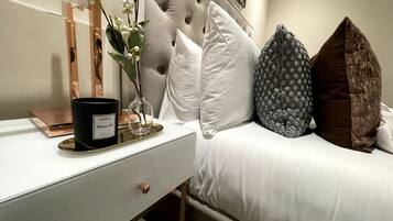 2 bedrooms, desk, iron/ironing board, WiFi