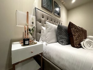 1 bedroom, desk, iron/ironing board, WiFi
