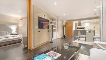 3 bedrooms, desk, iron/ironing board, WiFi