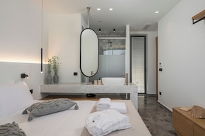 3 bedrooms, in-room safe, desk, soundproofing