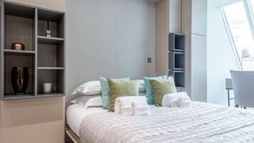 Desk, iron/ironing board, WiFi, bed sheets