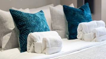 Skrivbord, strykjärn/strykbräda, wi-fi och sängkläder