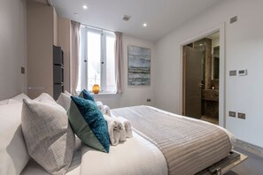 Bureau, fer et planche à repasser, Wi-Fi, draps fournis