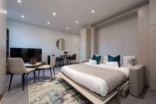 Desk, iron/ironing board, WiFi, bed sheets