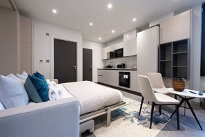 Desk, iron/ironing board, WiFi, bed sheets