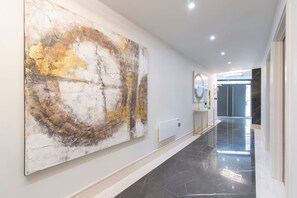 Interior - Chic Central Reading 1BR Apt (Berkshire)