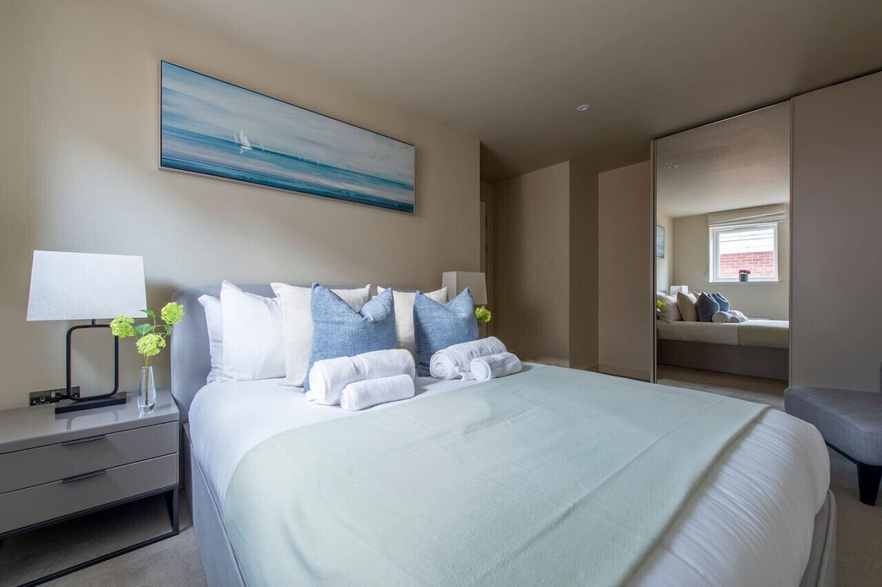 2 bedrooms, desk, iron/ironing board, WiFi