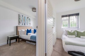 2 bedrooms, desk, iron/ironing board, WiFi