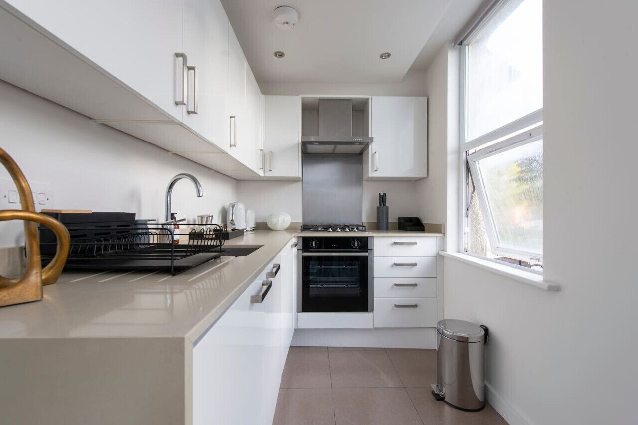 冰箱、微波炉、烤箱、炉灶