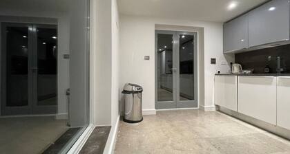 Quintessential Town House Close to Central London