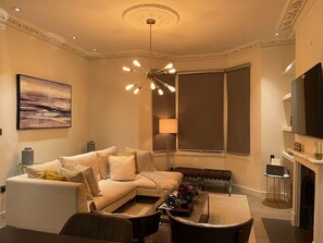 TV, fireplace