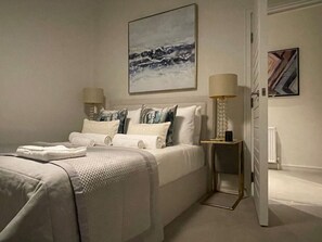 4 bedrooms, desk, iron/ironing board, WiFi