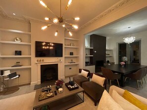 TV, fireplace