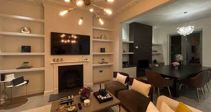 Quintessential Town House Close to Central London