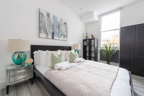 2 bedrooms, desk, iron/ironing board, WiFi